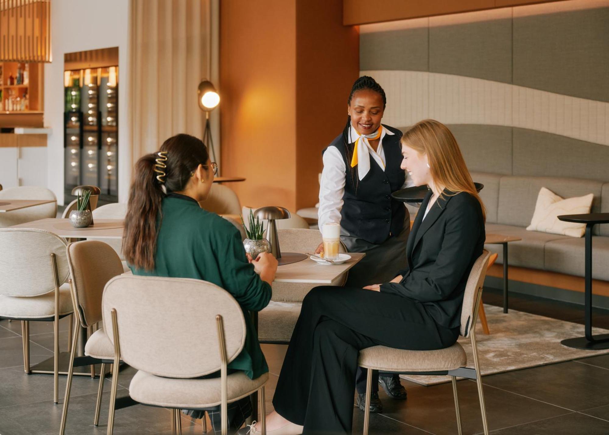 Lufthansa Seeheim - More Than A Conference Hotel Bagian luar foto